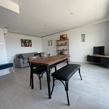 Evasion Côtière Avec Vue Et Piscine A Deux Pas De La