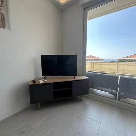 Evasion Côtière Avec Vue Et Piscine A Deux Pas De La Apartamento Antibes