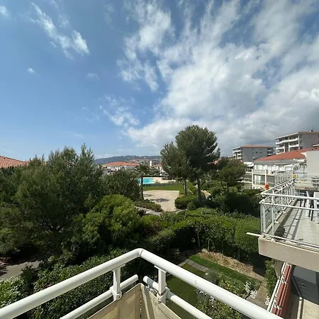 Evasion Côtière Avec Vue Et Piscine A Deux Pas De La Antibes